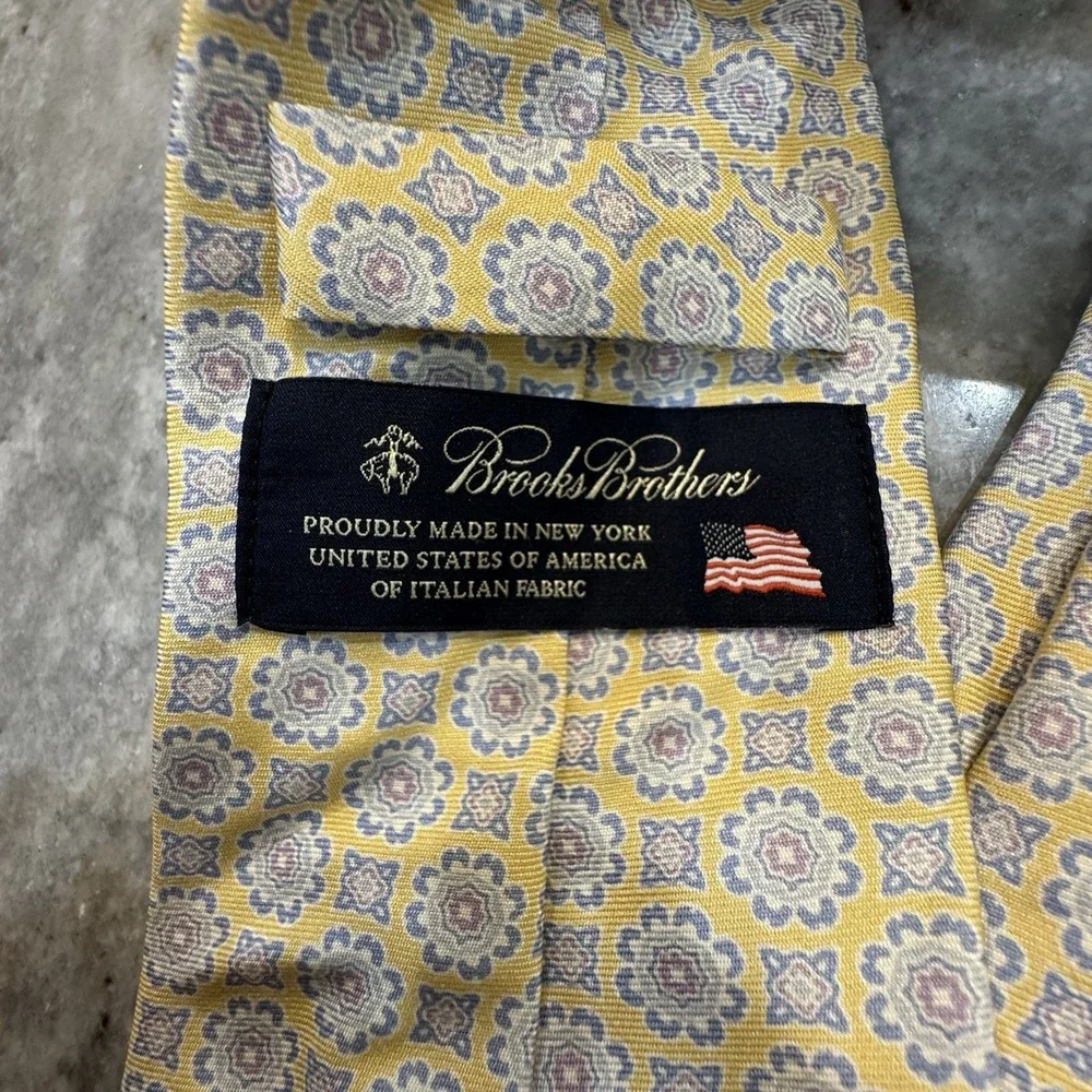 Brooks Brothers Neck Tie Italian Silk Yellow Floral Made USA